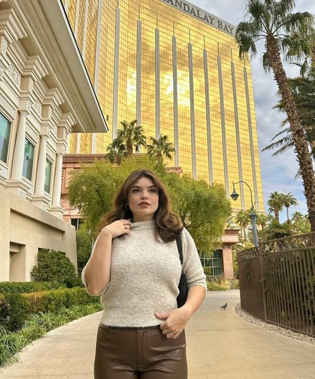 Alondra Larson porn actress gallery