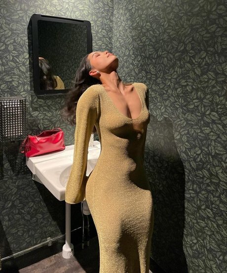 Aethyu model beautiful galleries