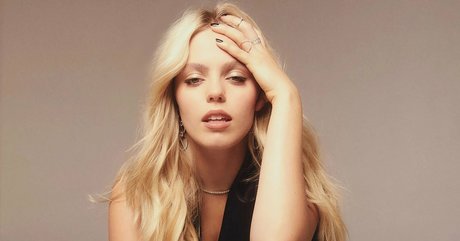 Renee Rapp pornstar top photos