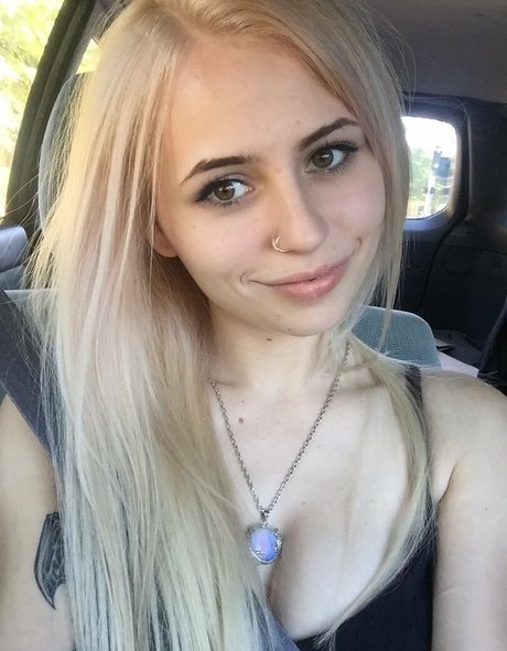 YungMallory porn star gallery