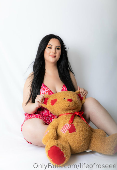 lifeofroseee star sexy pic