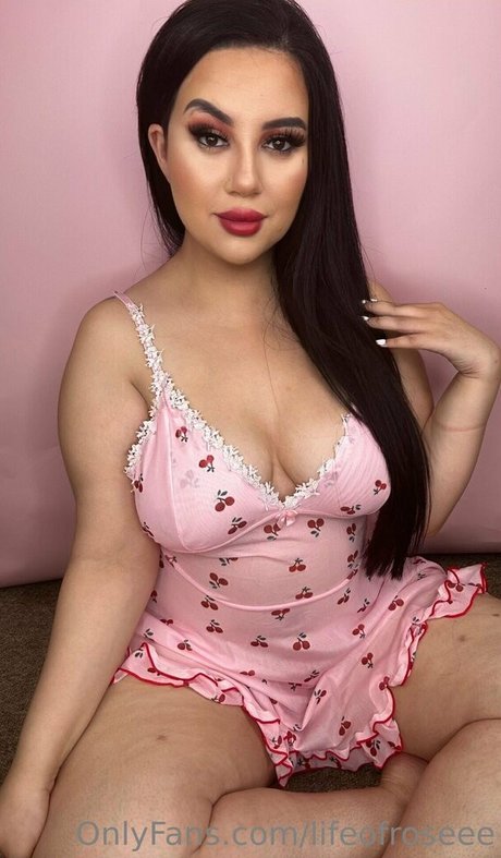 lifeofroseee free model picture