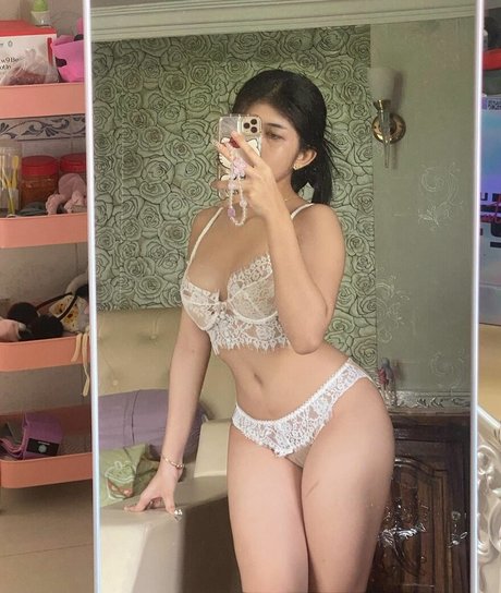 Juu Lynn erotic model pictures