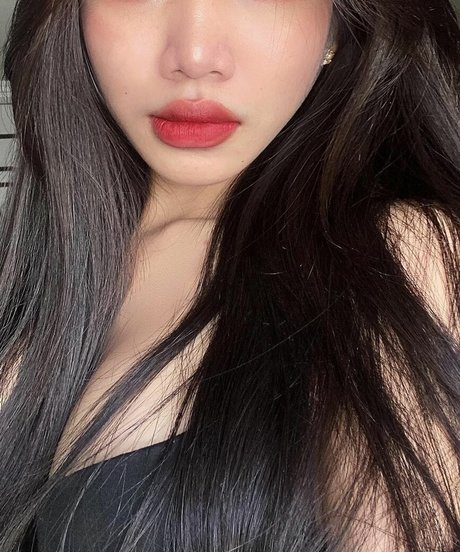 Juu Lynn sexy actress pics