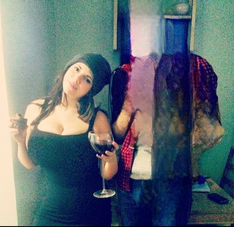 Emily Helen Barry nudes model pics