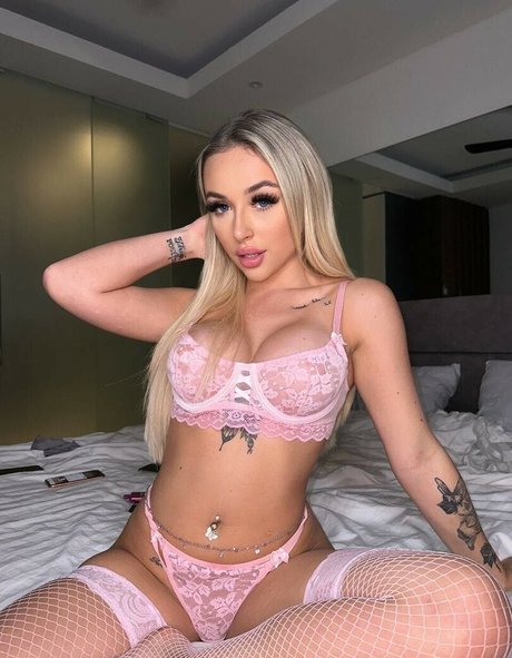 sophielouise1x pornstar xxx photo