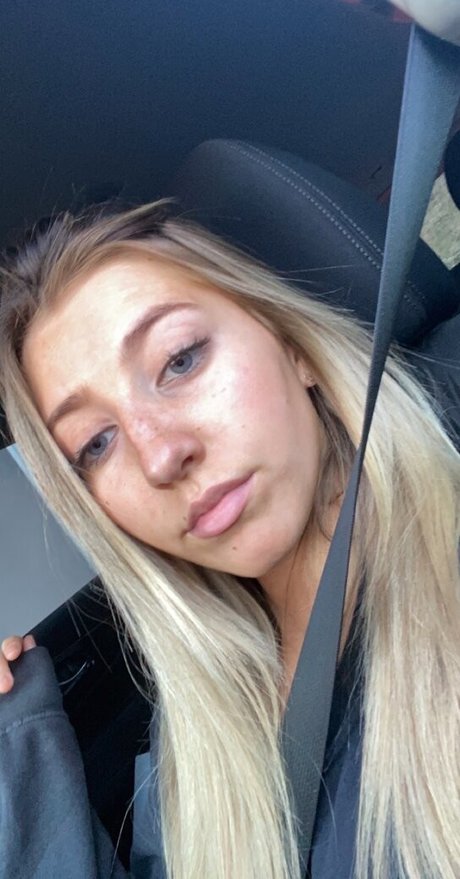 Chelsea Mariani model beautiful pictures