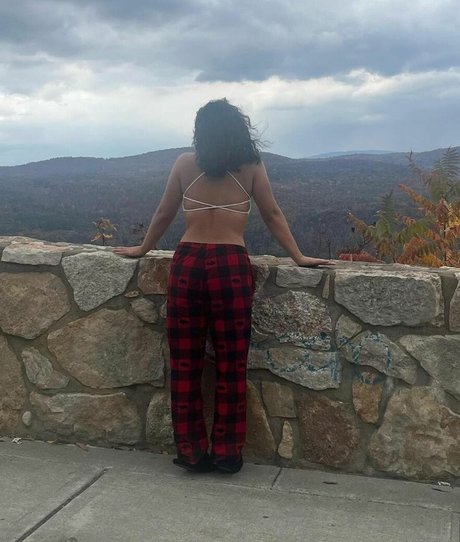 Holly Hennessy star high quality picture