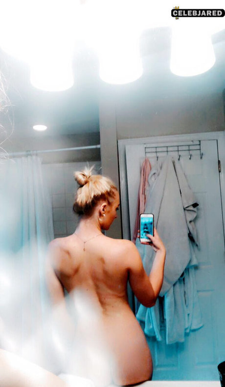 Zola Bzdek model xxx image