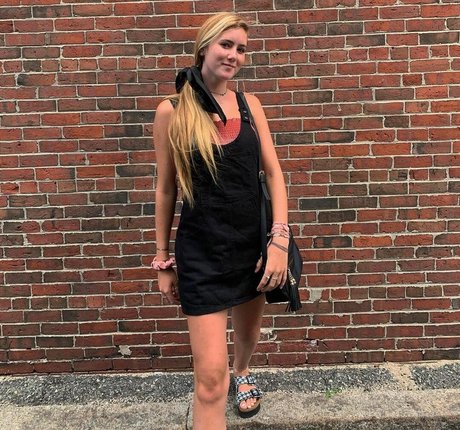 Lindsay Farland model porn galleries