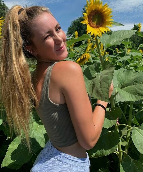 Lindsay Farland adult model images