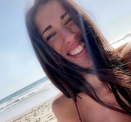 Emily Varadian star adult pic