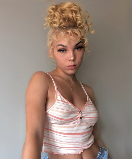 Itslovelyava xxx pornstar pictures