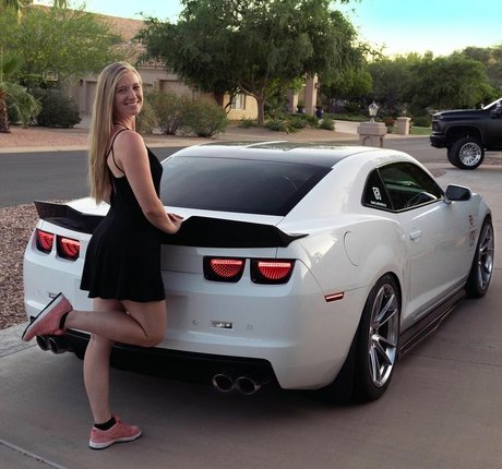 Kayla Rundle model naked pics