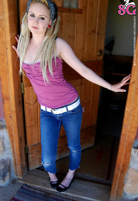 Elle Stranger star best pics