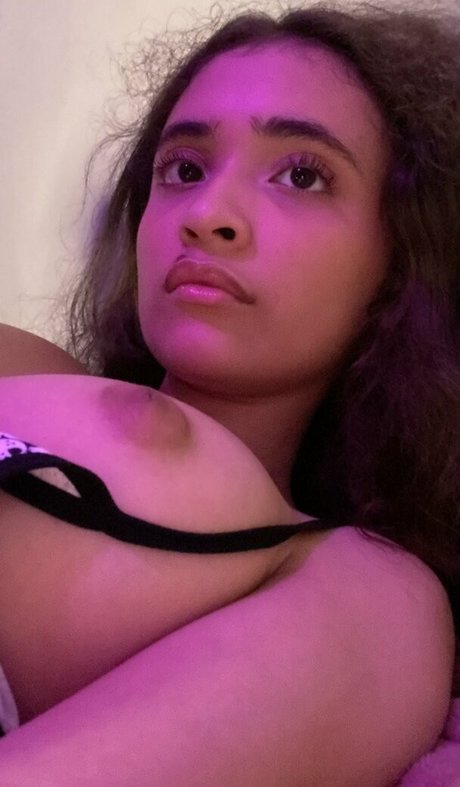 nessaacxx beautiful model image