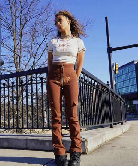 Lexi Vee beautiful actress pictures