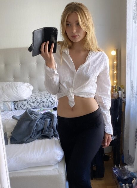 Siri54 star hot image