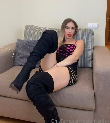 sarahkenley model naked photos