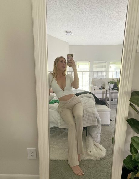 ohsolovelyk hot pornstar image