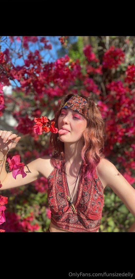 funsizedellyuwu star sexy pic