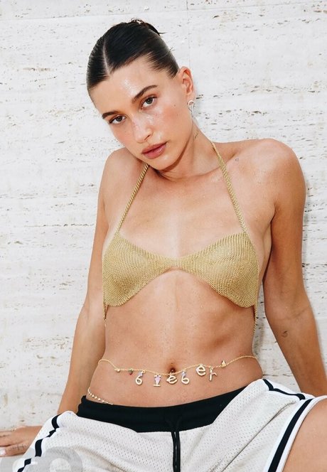 Hailey Baldwin top star image