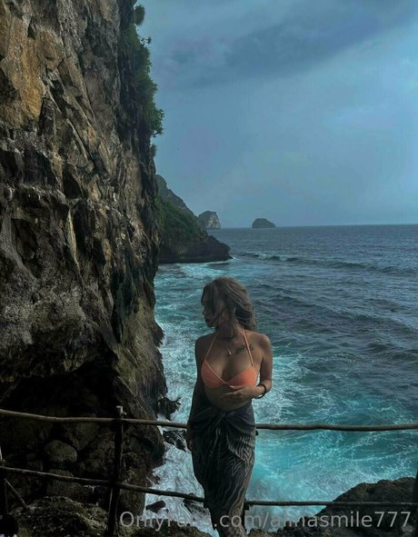 Amy Rose naked star pic