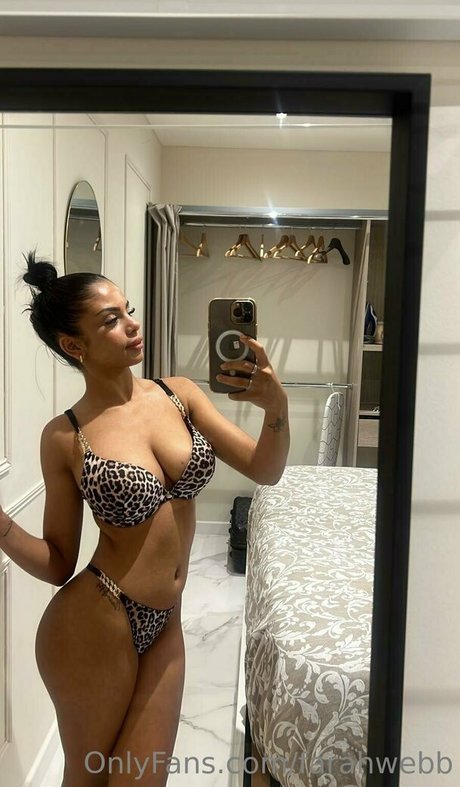 farahwebb model top img