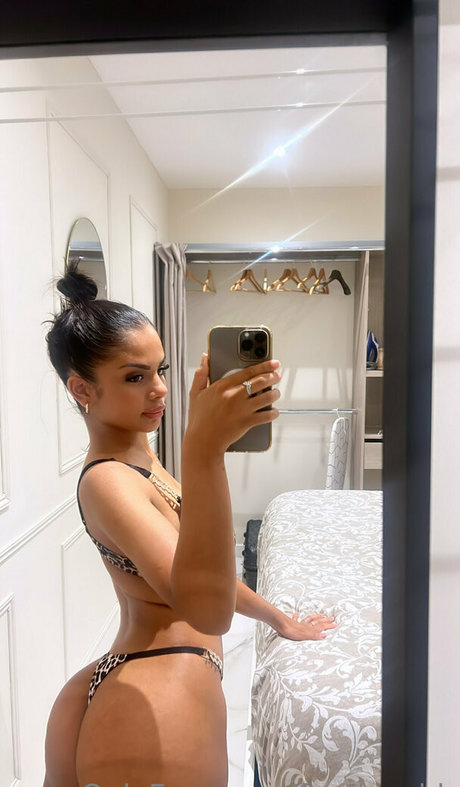 farahwebb exclusive model photos