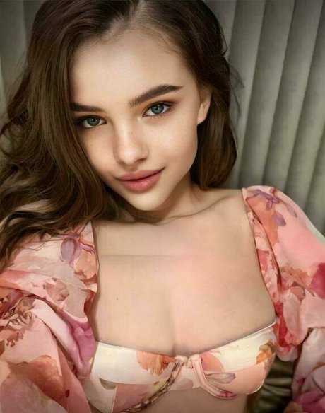 mia vixen free beautiful model picture