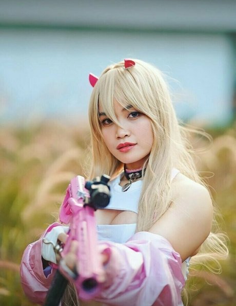 asian eyes v hot star photo