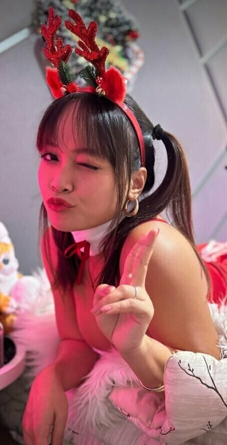 asian eyes v sexy star picture