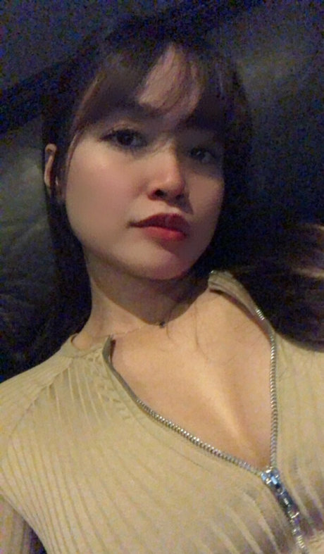 asian eyes v model pretty image