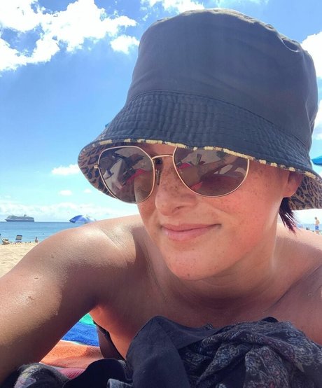 Cassadee Pope perfect star photos