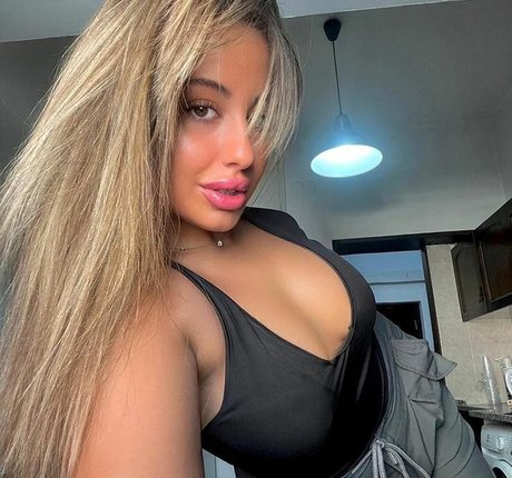 Tal Ganon pretty actress pic