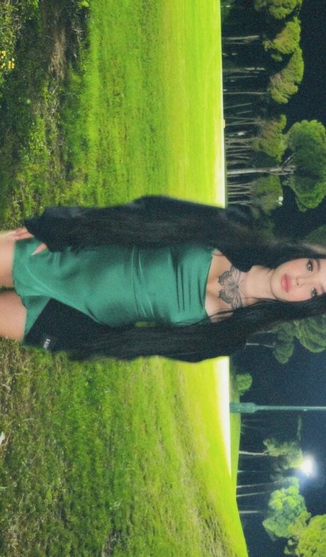 lyna com model pretty image