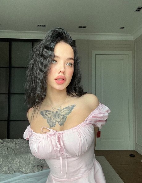 lyna com erotic pornstar image