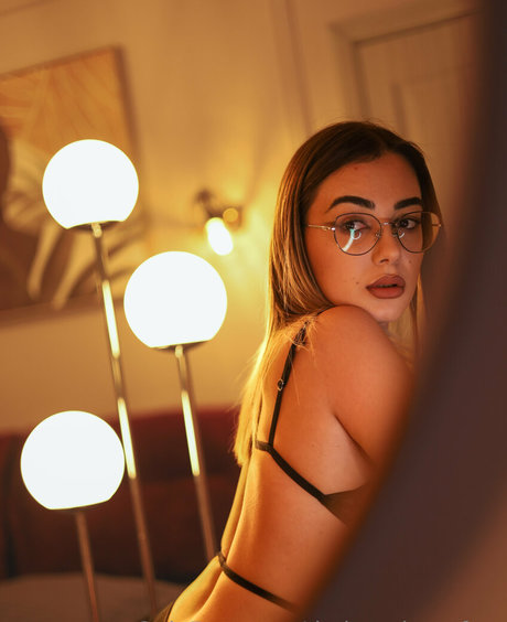 chloelucky nude pornstar photo