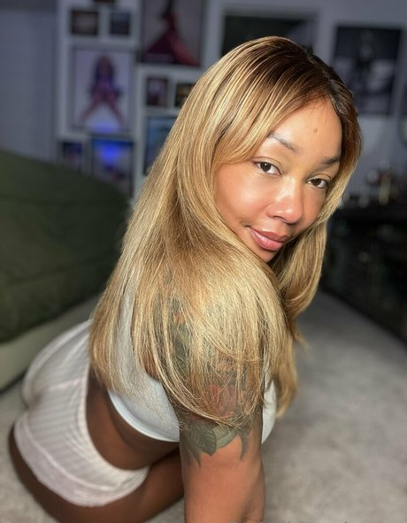 eatmahkandyfree model free pics