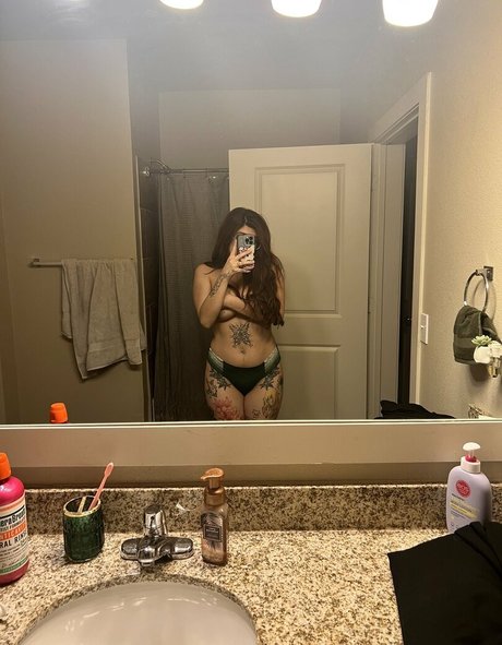 IiIjiggles naked model images