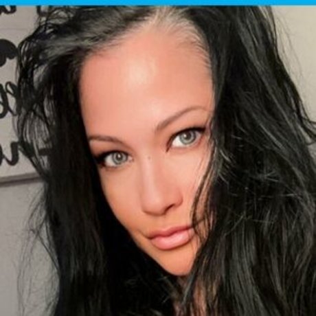 Alley Baggett model nude pictures