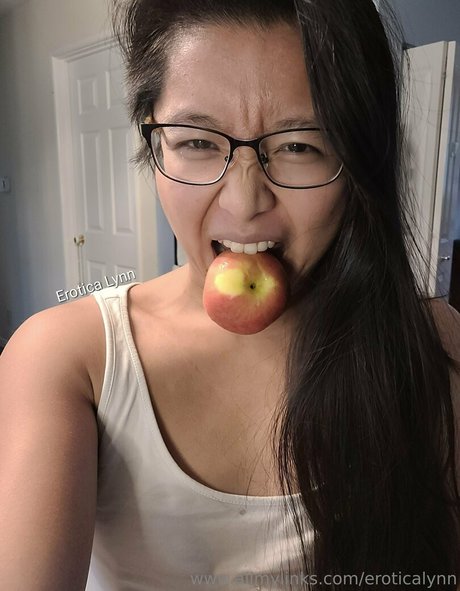 eroticalynn model adult pics