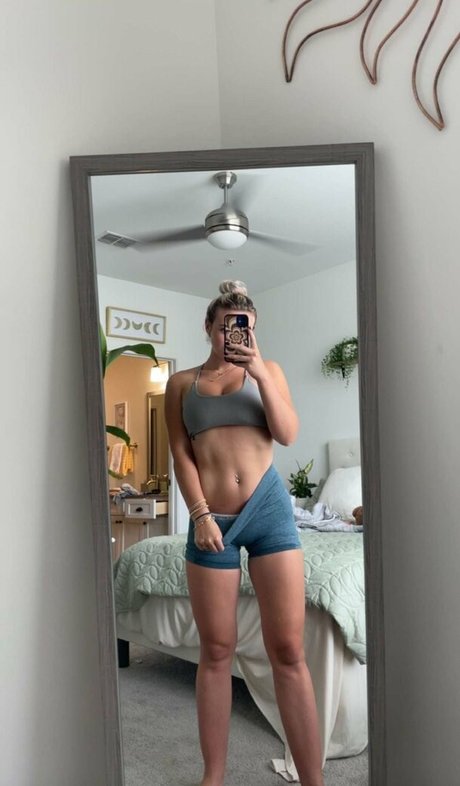 Alyssa Leary model porn img