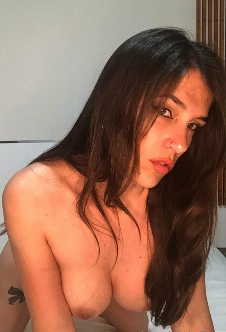 estrellahot26 model image