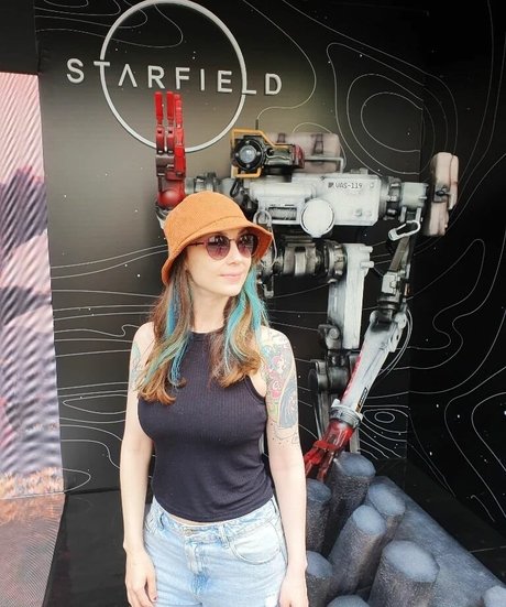 Thais joga pornstar nude pic