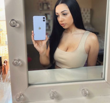 Chloe Reynolds star pretty gallery