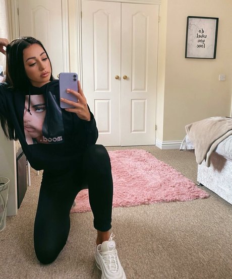 Chloe Reynolds pornstar pretty galleries