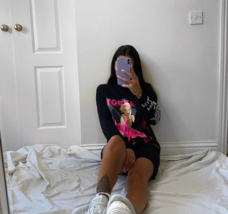 Chloe Reynolds star porn pictures