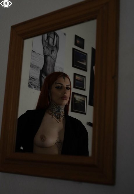 Laetitiaversace model nude pic