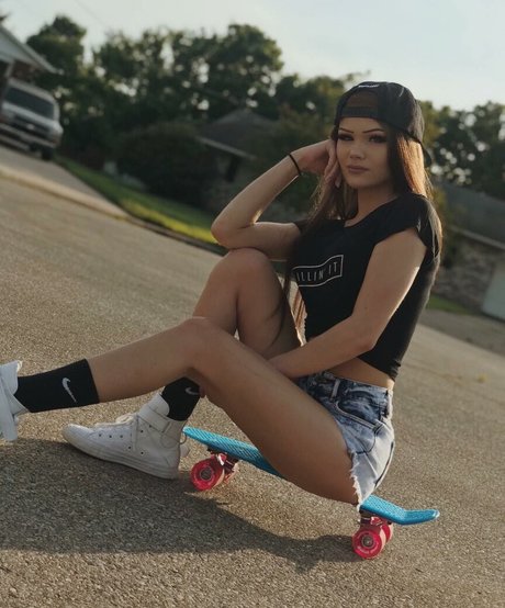 Justfoxii model hd pics